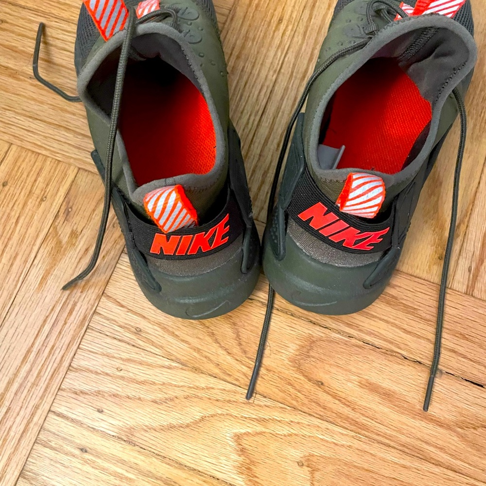 Nike sneakers for women army green and orange sz7